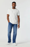 Marcus Slim Straight leg / Mid foggy feather blue.