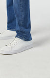 Marcus Slim Straight leg / Mid foggy feather blue.